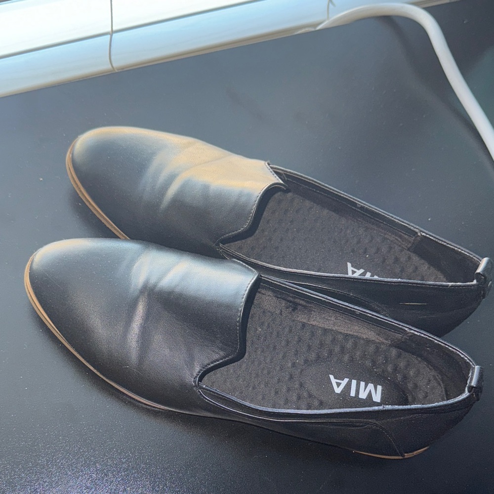 MIA Men's Classic Black Loafers
